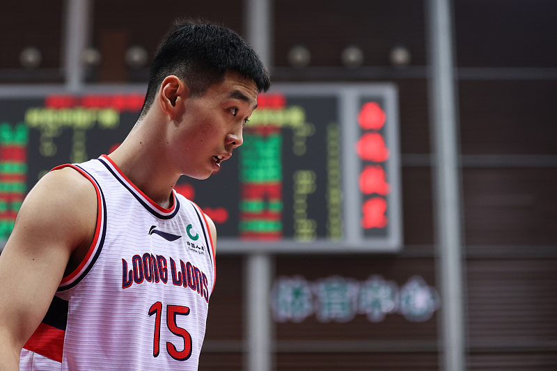 九游体育app-关于渝州雷霆队鏖战燕山金雕队，拉力赛杯赛守住胜果，替补奇兵立功。复盘值得玩味的信息